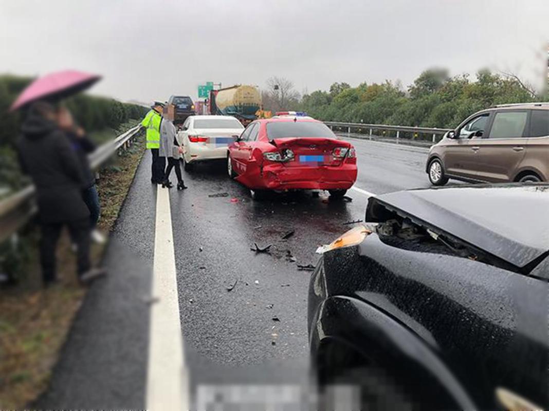 高速上下车被撞飞,绝对策略计划研究_社交版40.12.0